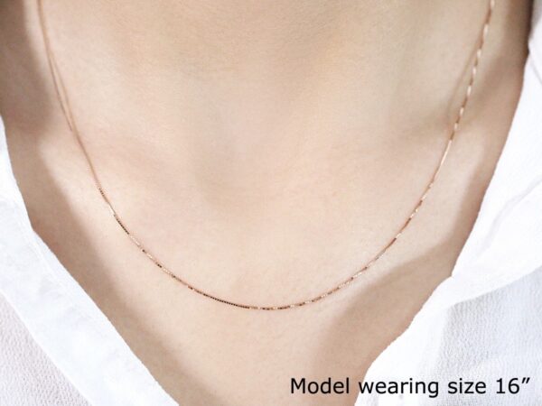 18k Rose Gold Classic Box Chain 0.6mm - Image 4