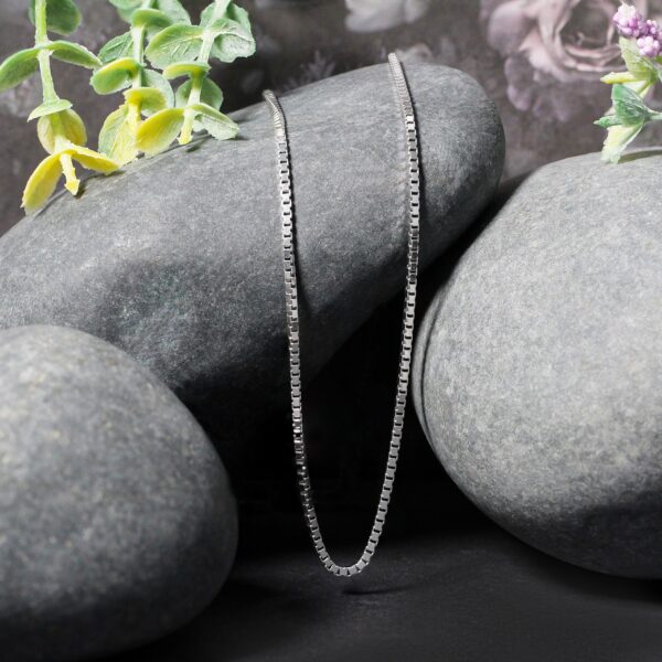 18k White Gold Classic Box Chain 1.4mm - Image 5